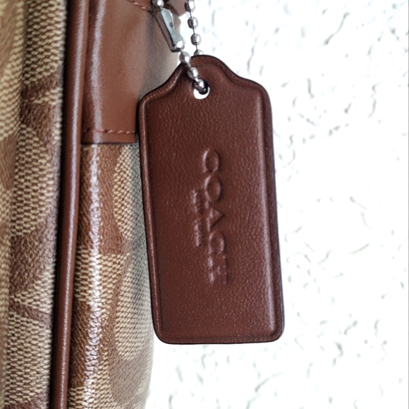 COACH Signature Pace Bag CR131 Khaki - Picture 7 of 17